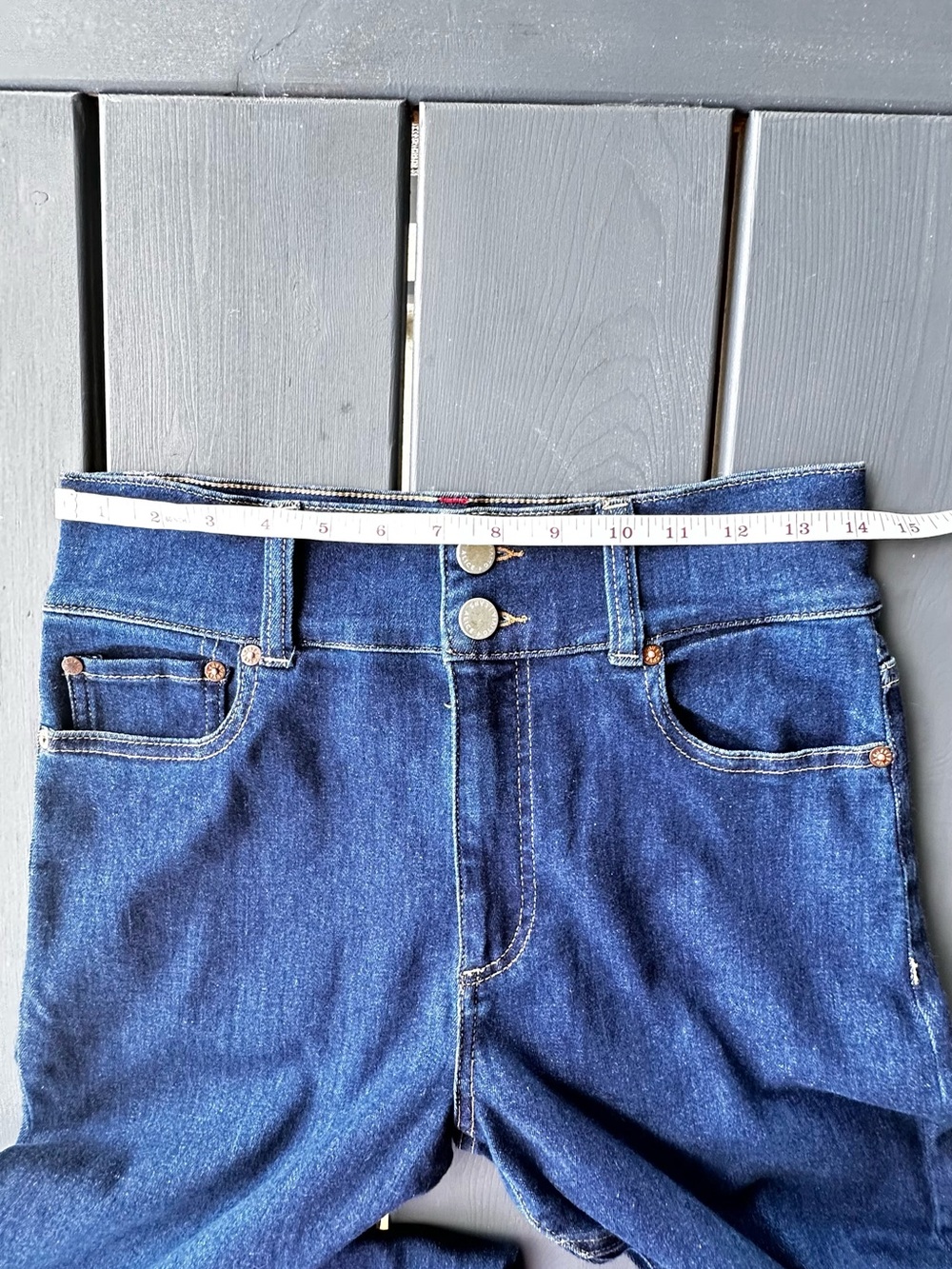 Alice + Olivia High Rise Wide Leg Seamed Bell Jeans in a dark wash S 29 - Picture 8 of 12